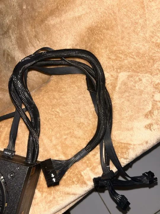 Fonte EVGA 600W 80PLUS bronze  - Foto 4