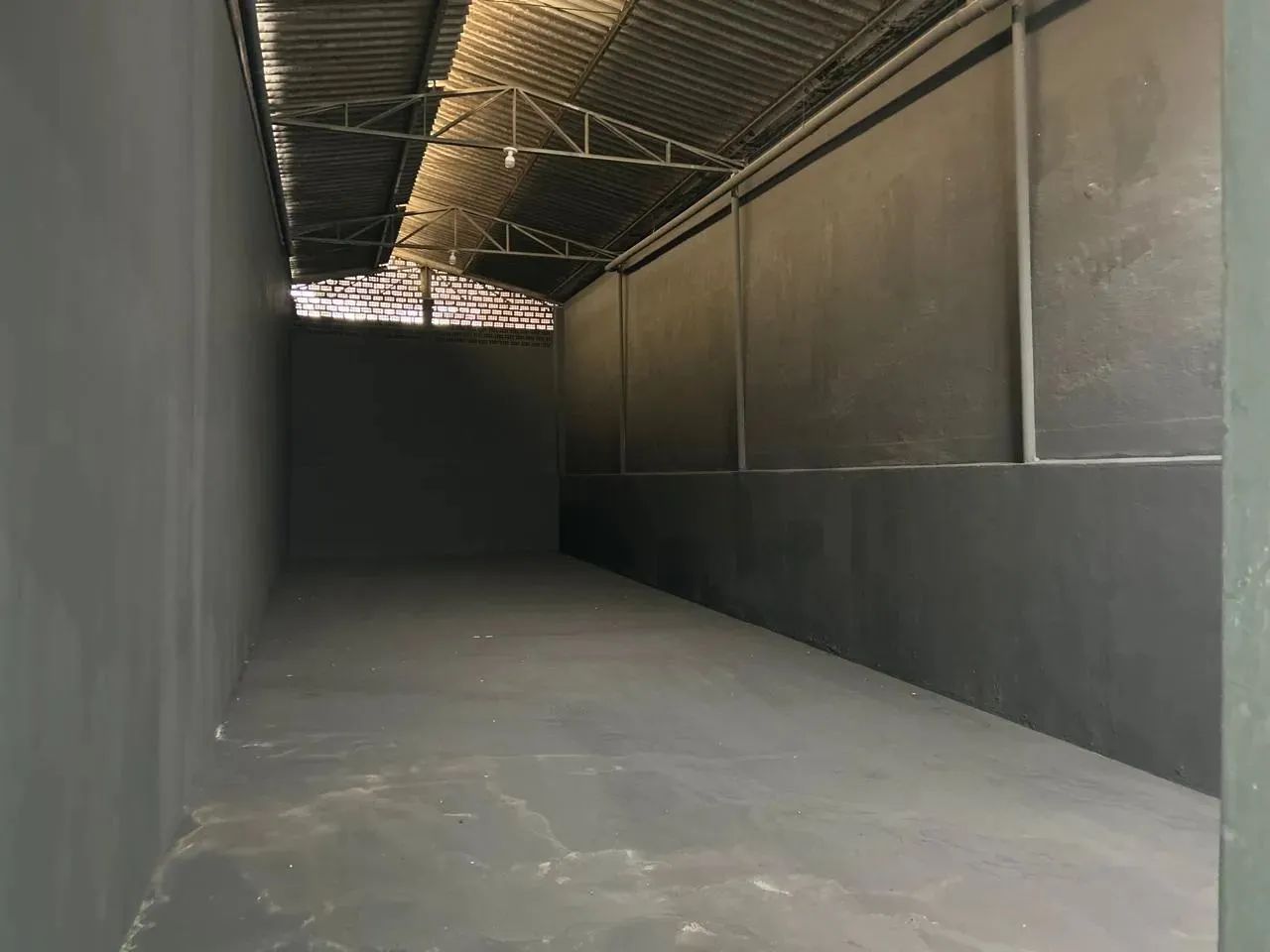 Salão para locação de 250 m com um salão com 2 wcs, cozinha, 2 salas e no fundo + 120 m de - Foto 2