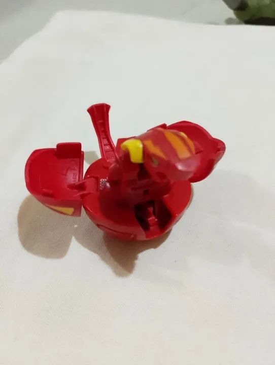 2 Bonecos Bakugan Battle red helix dragonoid e Gargonoid Ventus McDonalds