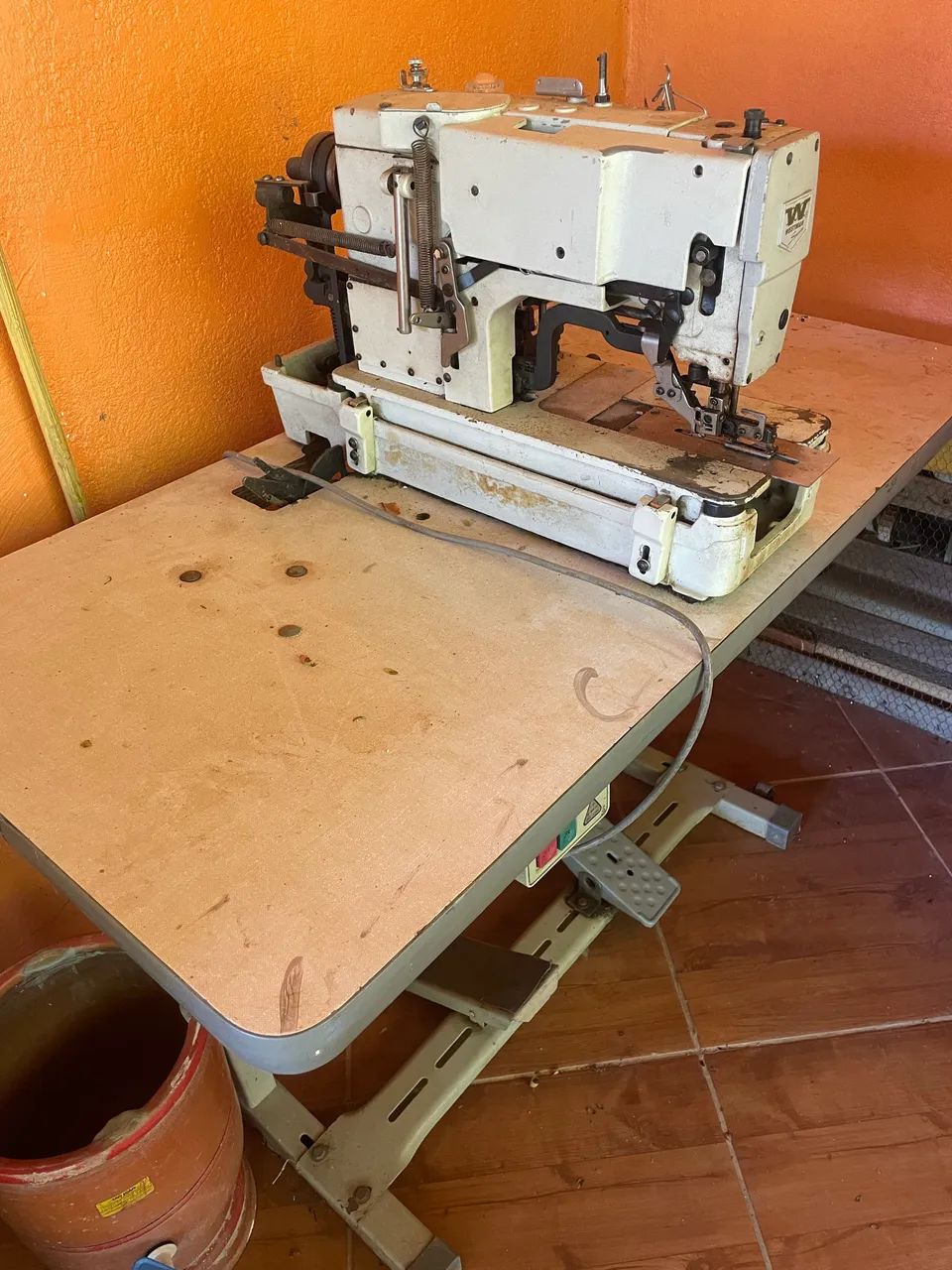 Maquina de costura64352408652546121