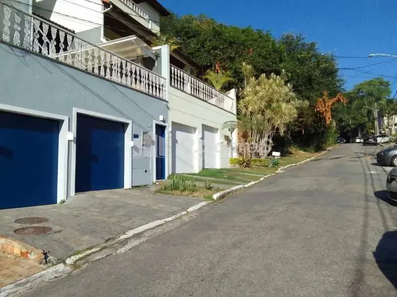 Terreno com 7 mil m², em Vila Valqueire, rua Moacir Santos lima.