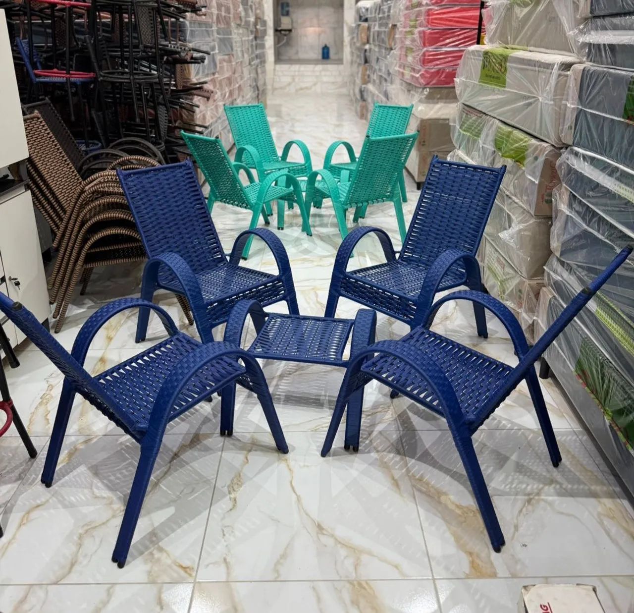 Conjunto de Móveis para Área Externa - 4 Cadeiras e Mesa - Foto 3