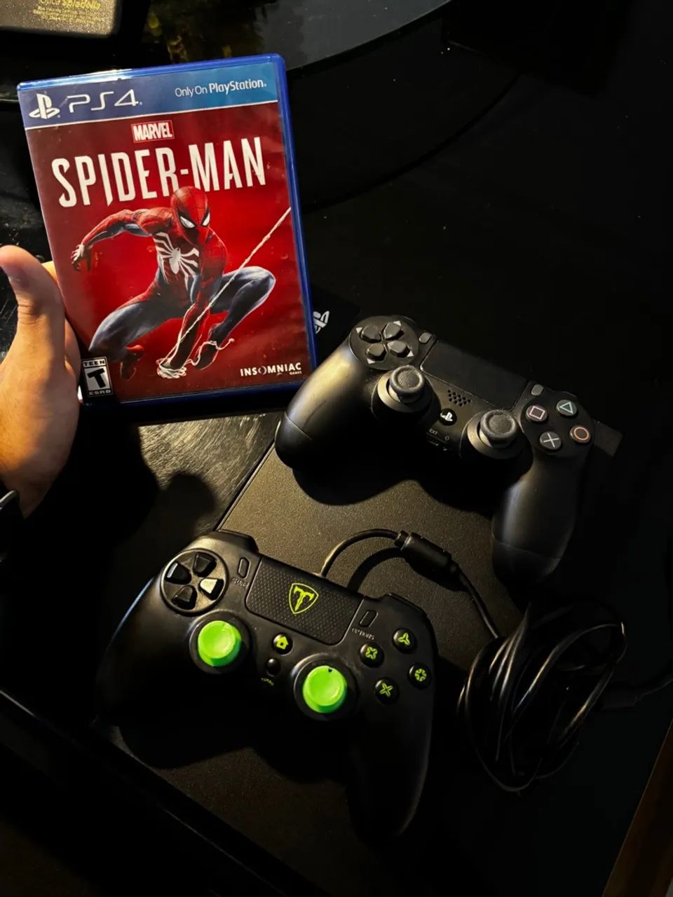 Playstation 4 + 2 controles + 1 jogo