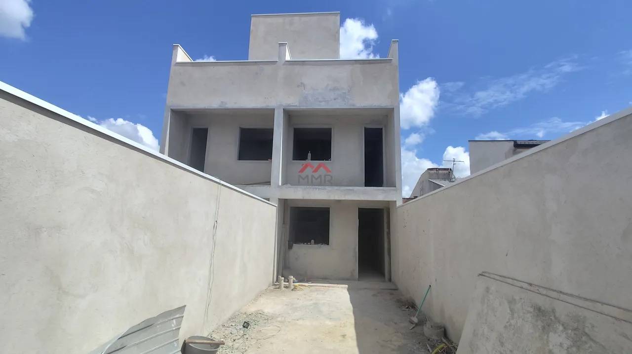 SOBRADO TRIPLEX A VENDA NO UMBARA EM CURITIBA!