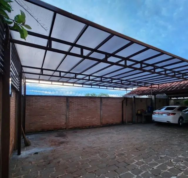 Cobertura em Policarbonato sob Medida - Estilo e Proteção!