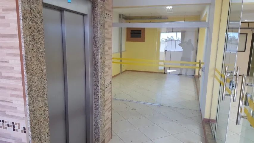 Prédio de 3 Andares com elevador de 1.200Mts com Terraço - Foto 2