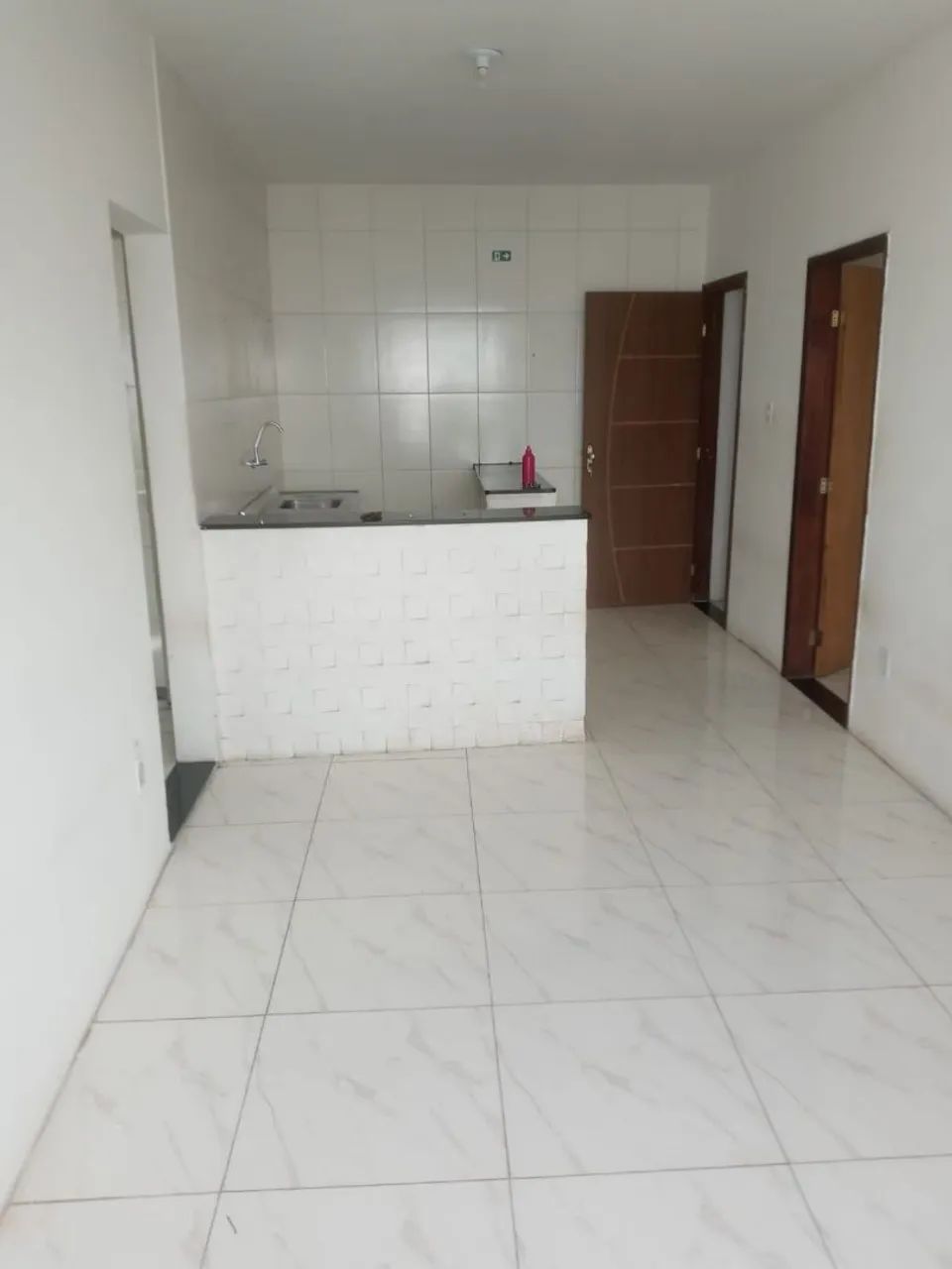 Casa 2/4 em Itacaranha, frente de rua.