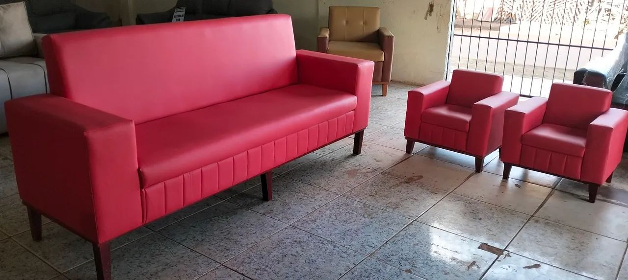 Conjunto de Sofá e Poltronas Vermelhas
