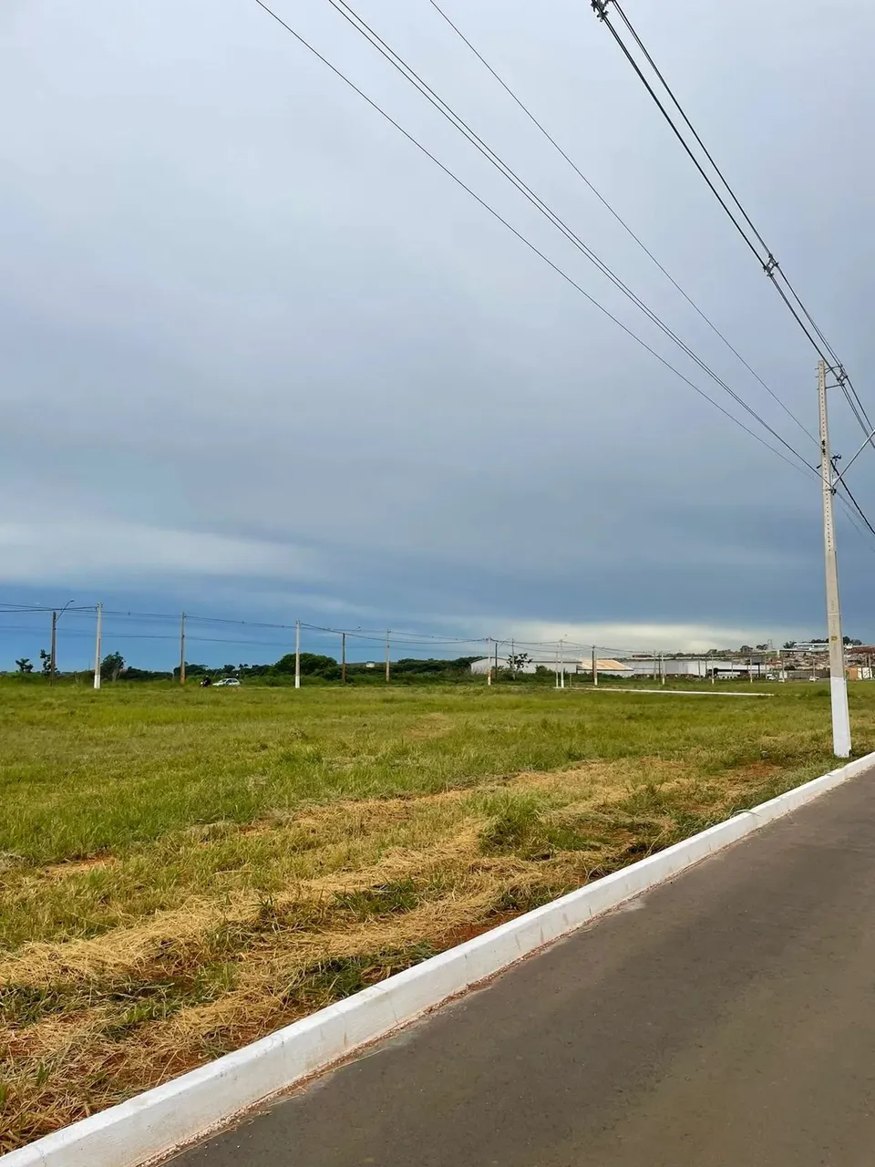 Lote 300 metros, plano e entrada de apenas R$ 8.250,00 em Anápolis - GO