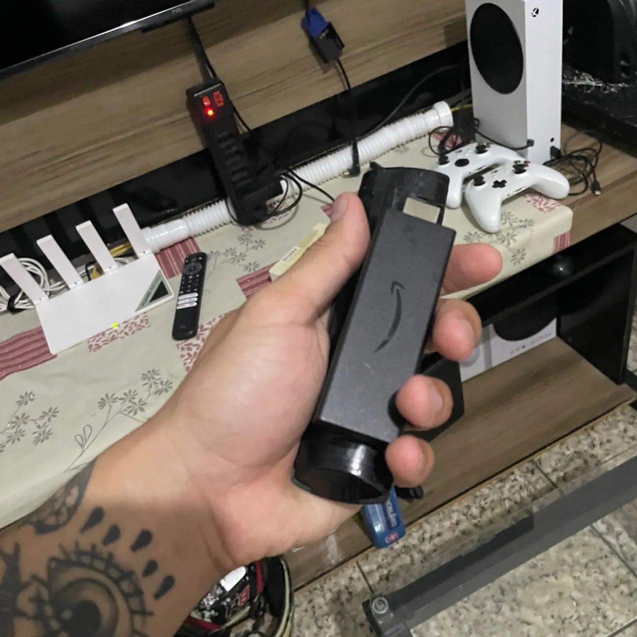 Fire TV Stick (Amazon) C/ 2 Controles - Funcionando perfeitamente 