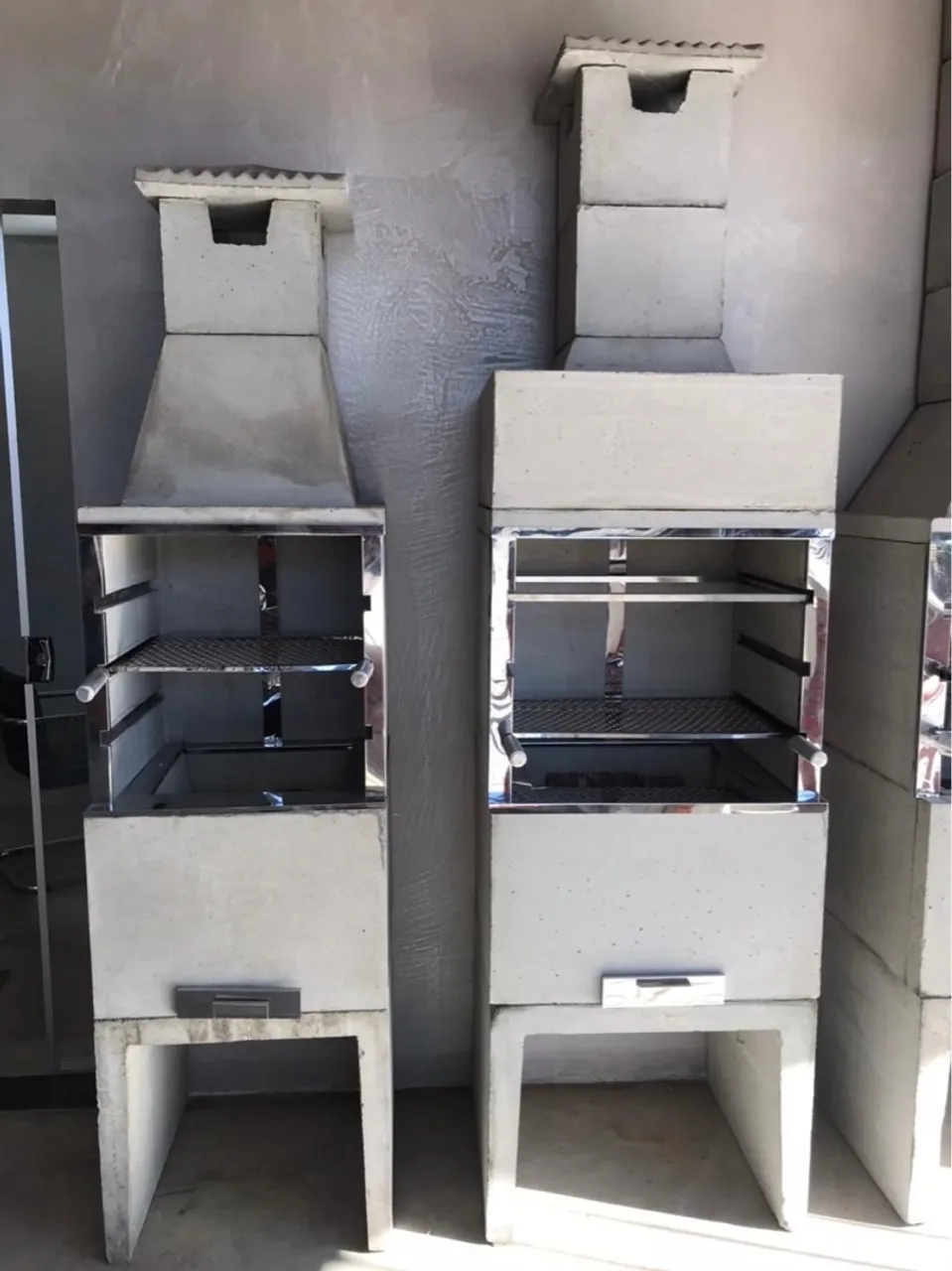 Churrasqueira de Concreto com Acabamento em Aço Inox