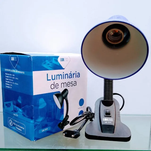 Luminária de Mesa Articulada com Garra Luatek - Modelo LK-777
