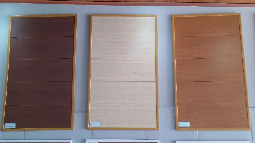forro pvc branco e amadeirado - Foto 3