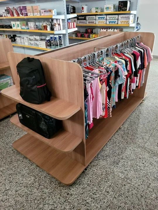 Expositor de Roupas para Loja - Móveis Planejado