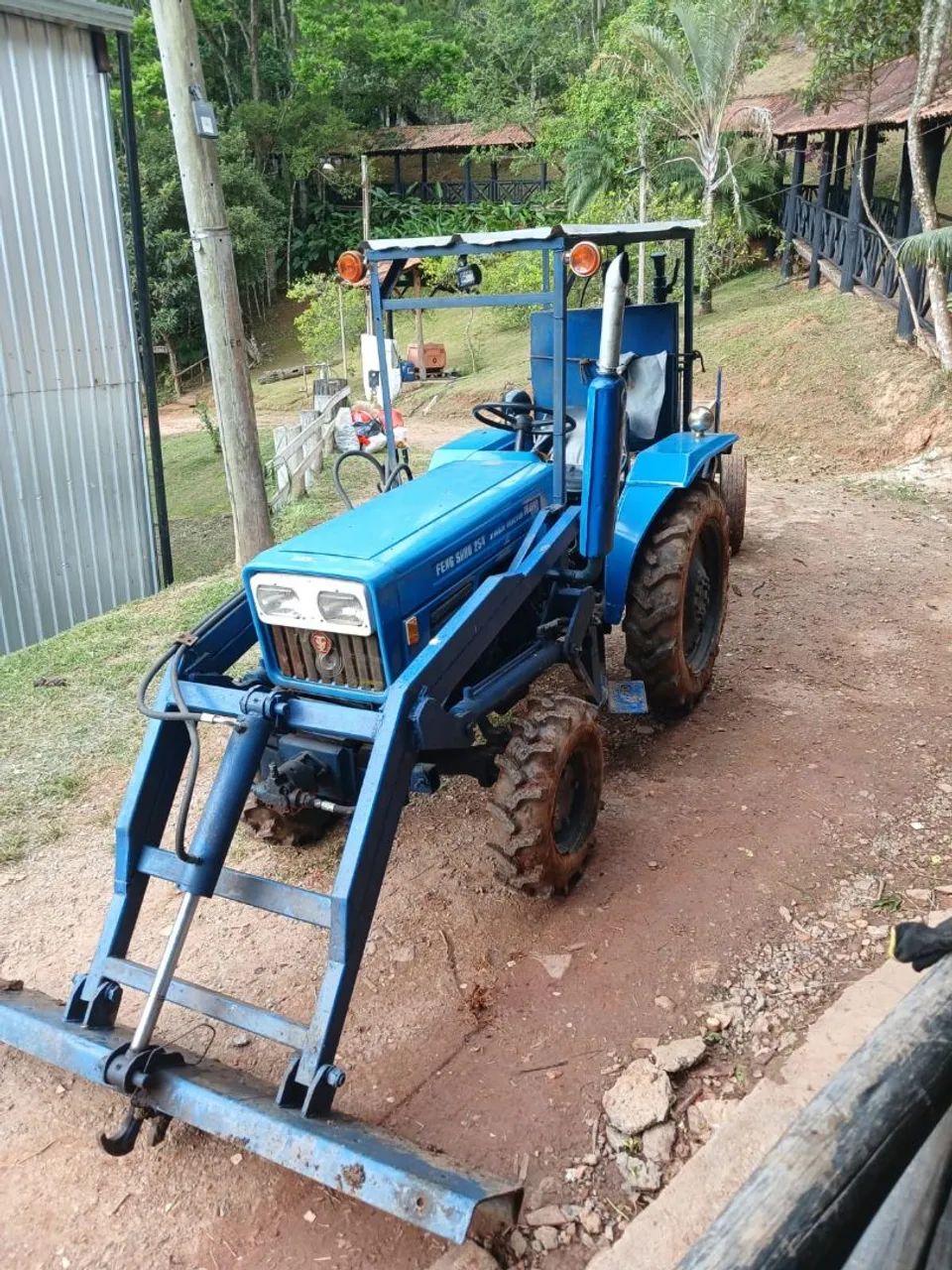 Trator Agrícola com Caçamba  4x4 azul Feng Shou - Foto 3