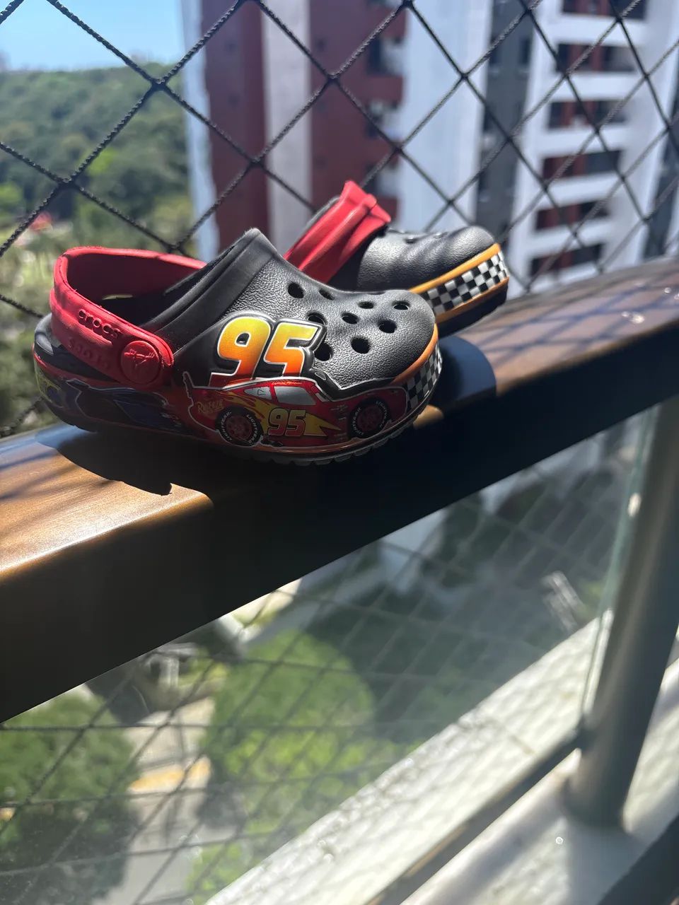 Sandália Crocs Carro - Nº C4 - R$ 40,00 - Foto 2