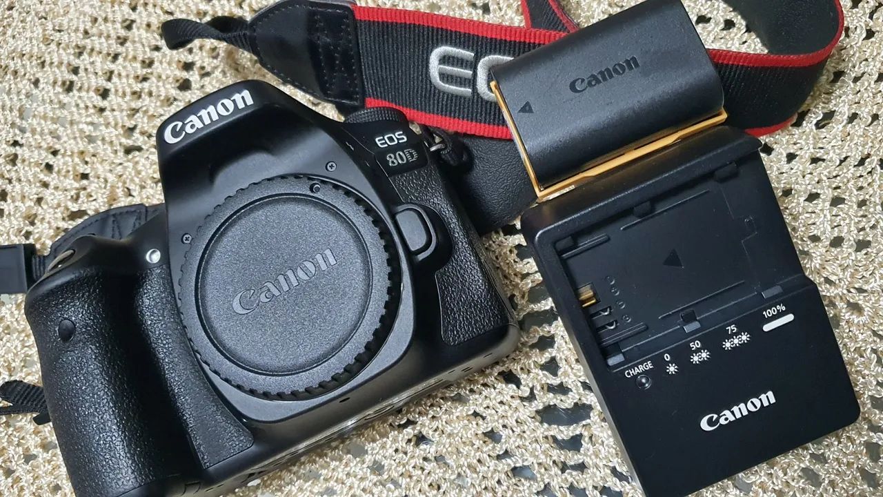 Canon EOS 80D perfeita c/ lente, acessórios e caixa! - Foto 2