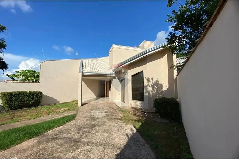 CASA À VENDA COM 3 DORMITÓRIOS no bairro Residencial Parque Brizon.