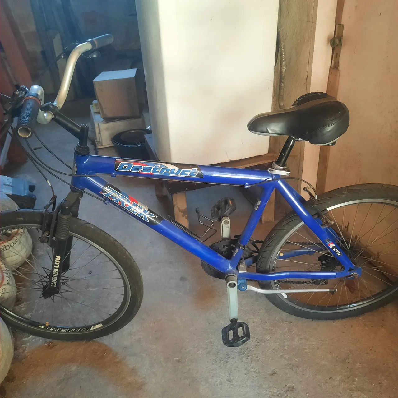 Vendo Bicicleta Aro 26 com Marchas - Foto 4