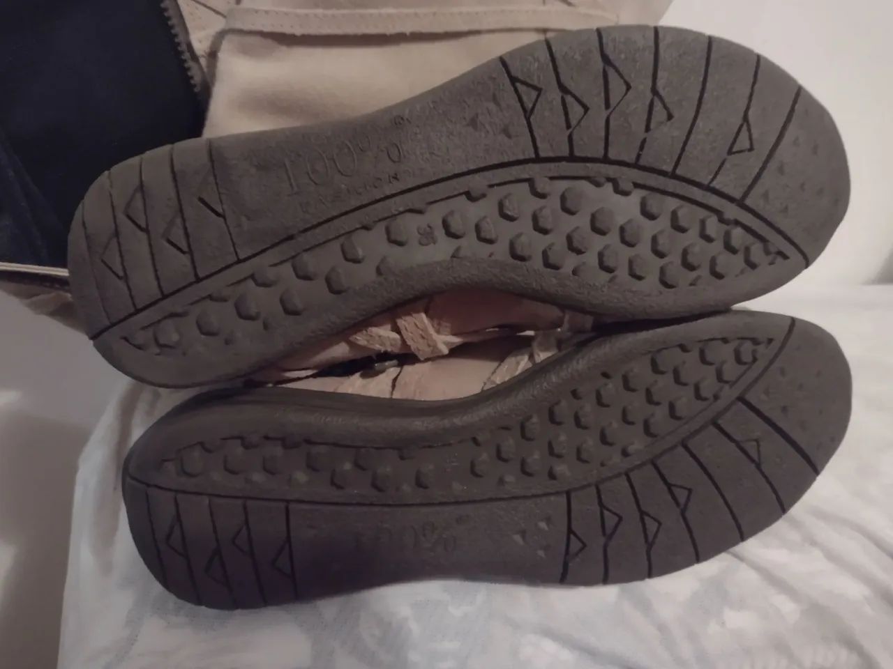 Botas Feminina em couro Bege - Conforto e Estilo - Foto 5