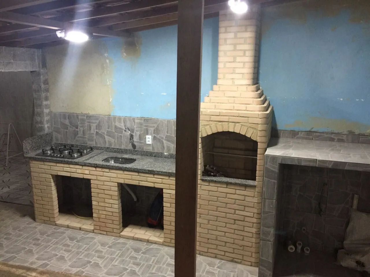 Churrasqueira bancada pia e fogão 