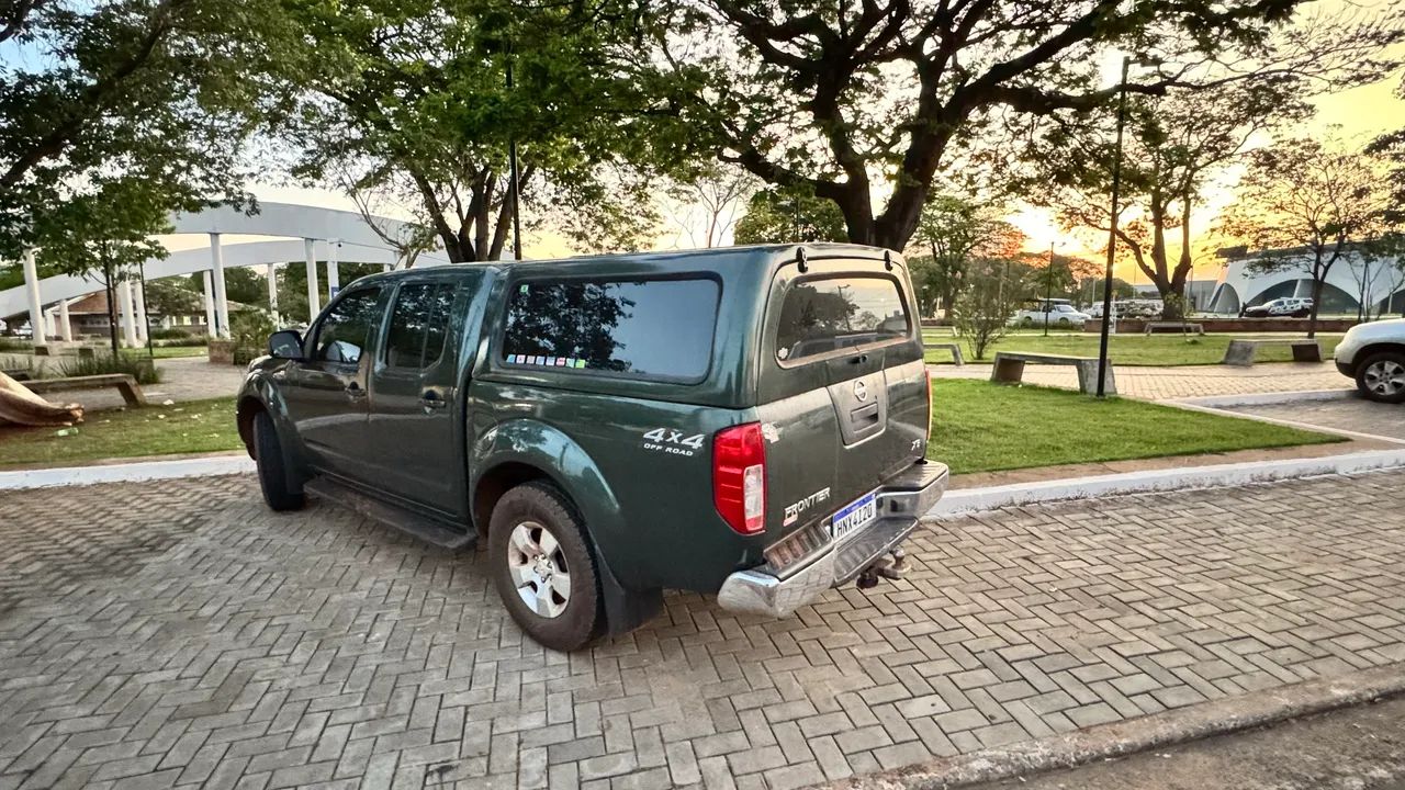 Nissan Frontier XE CD 4X4 2.5 TB Diesel 2013 - Foto 2
