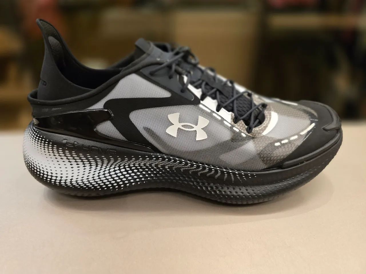 Tênis Under Armour HOVR Echo, tamanho 42 (10 US)