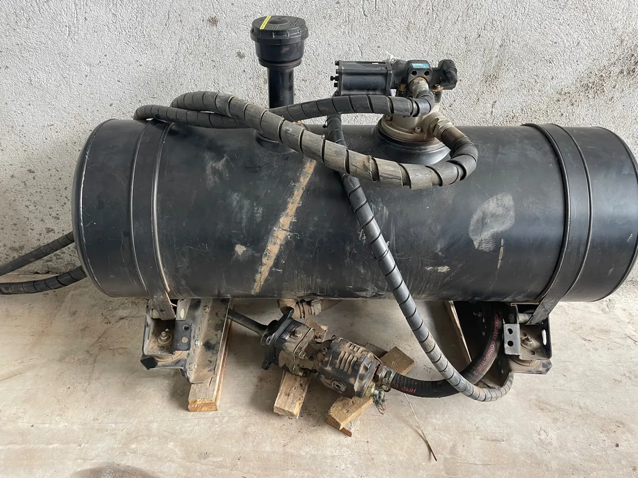 Bomba tomada de força e tanque hyva