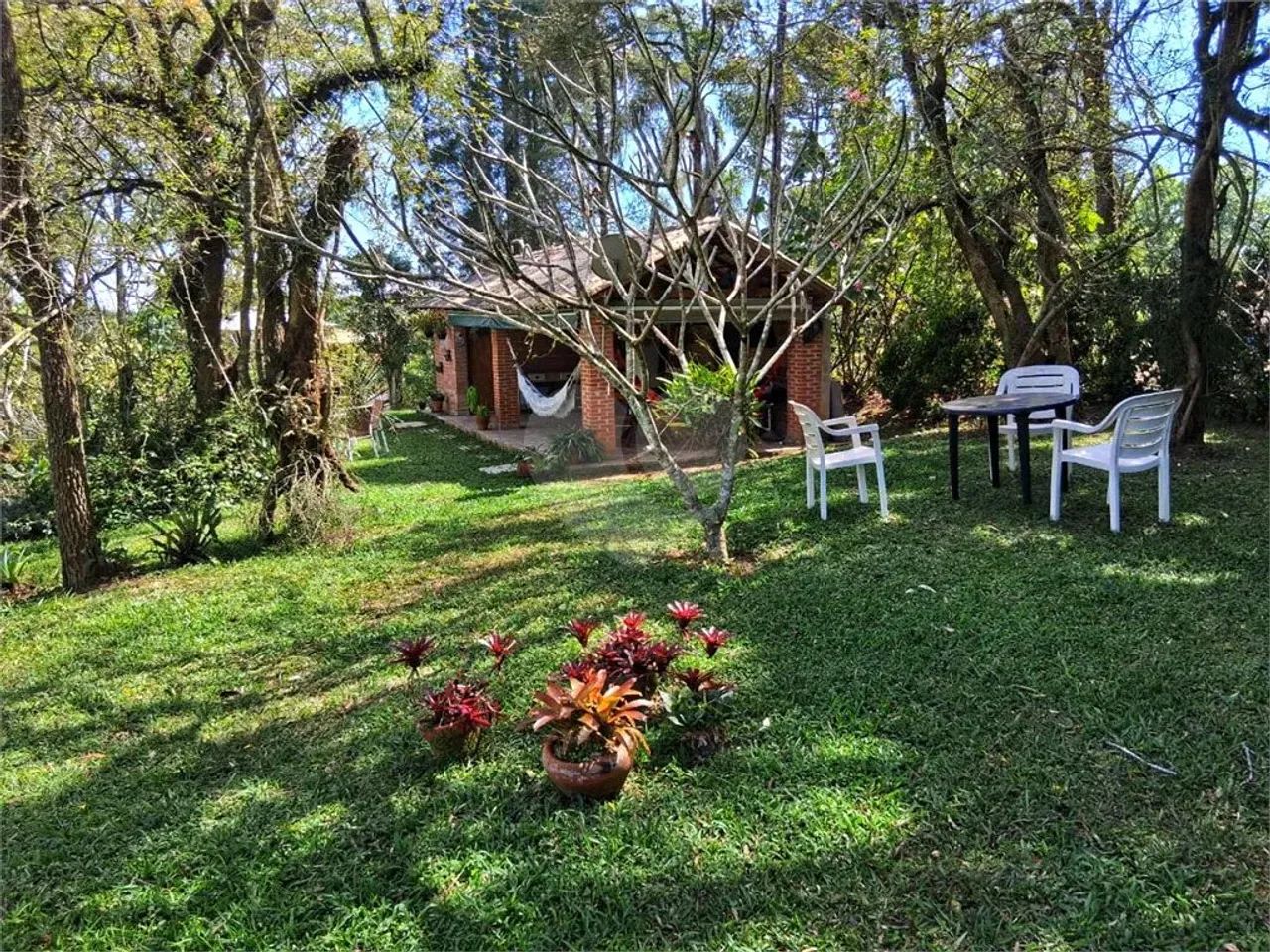 Vendo uma maravilhosa propriedade de 23.641 metros quadrados