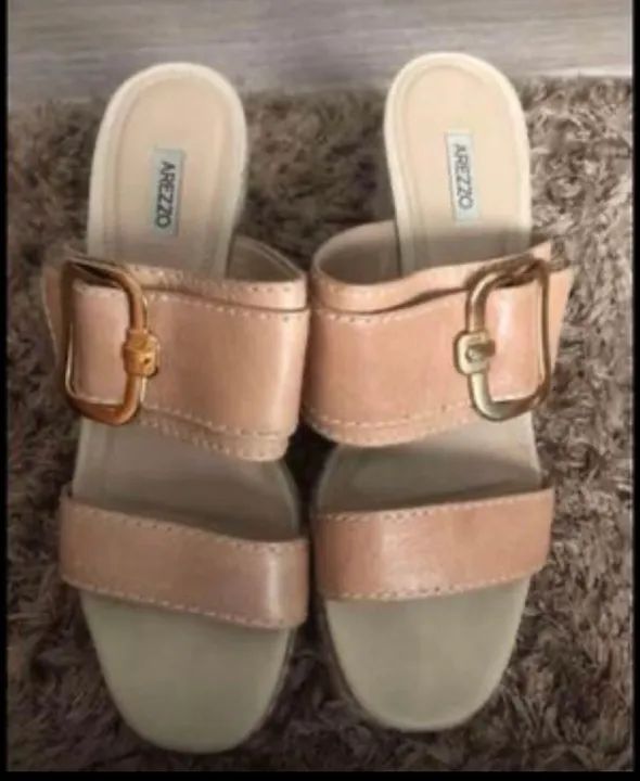 SANDÁLIA AREZZO TAMANHO 37 - Foto 2