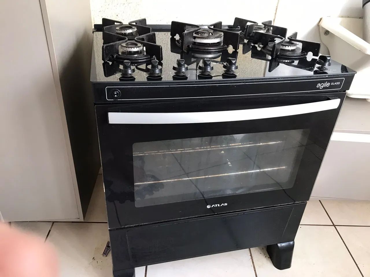 Fogão Atlas 5 Bocas up glass com Mesa de Vidro e Acendimento Automático bivolt preto 