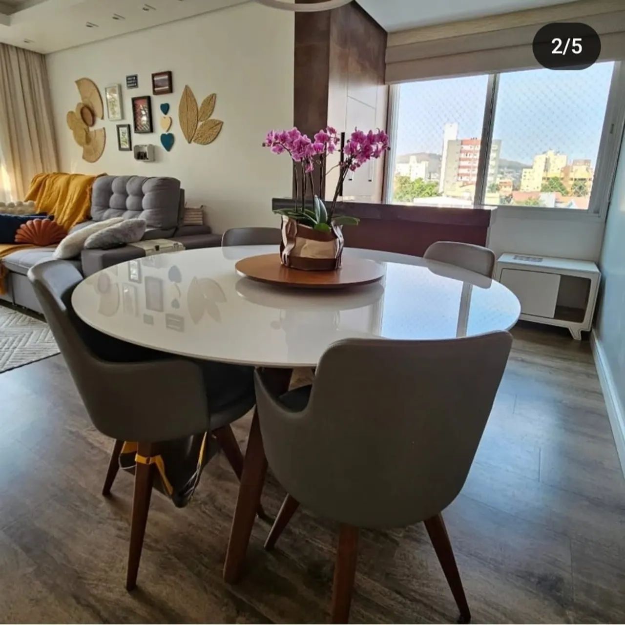 Mesa redonda com tampa de vidro branco - Estado de nova