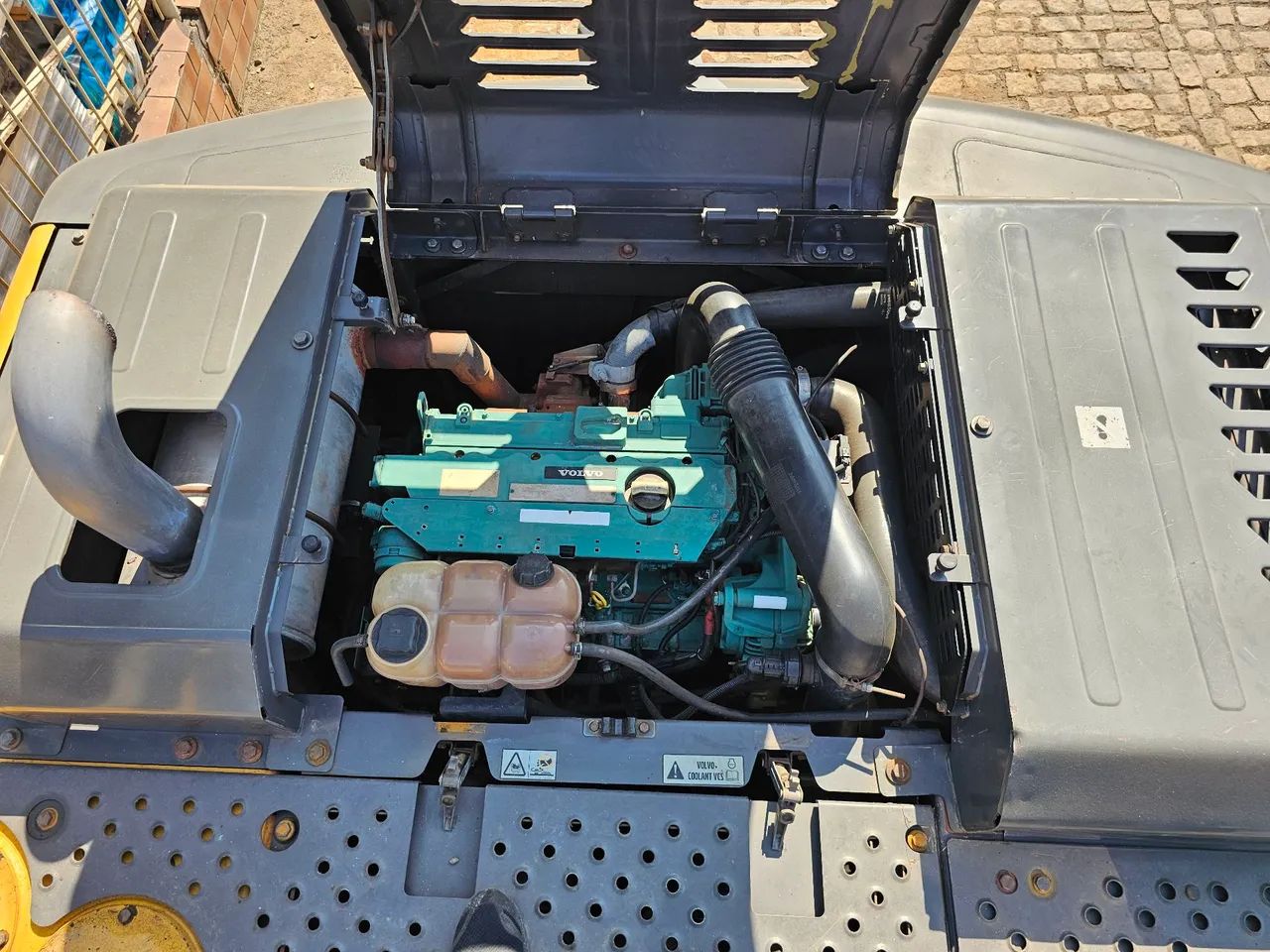 escavadeira volvo ec210d ec220 r220  ano 2020  - Foto 6