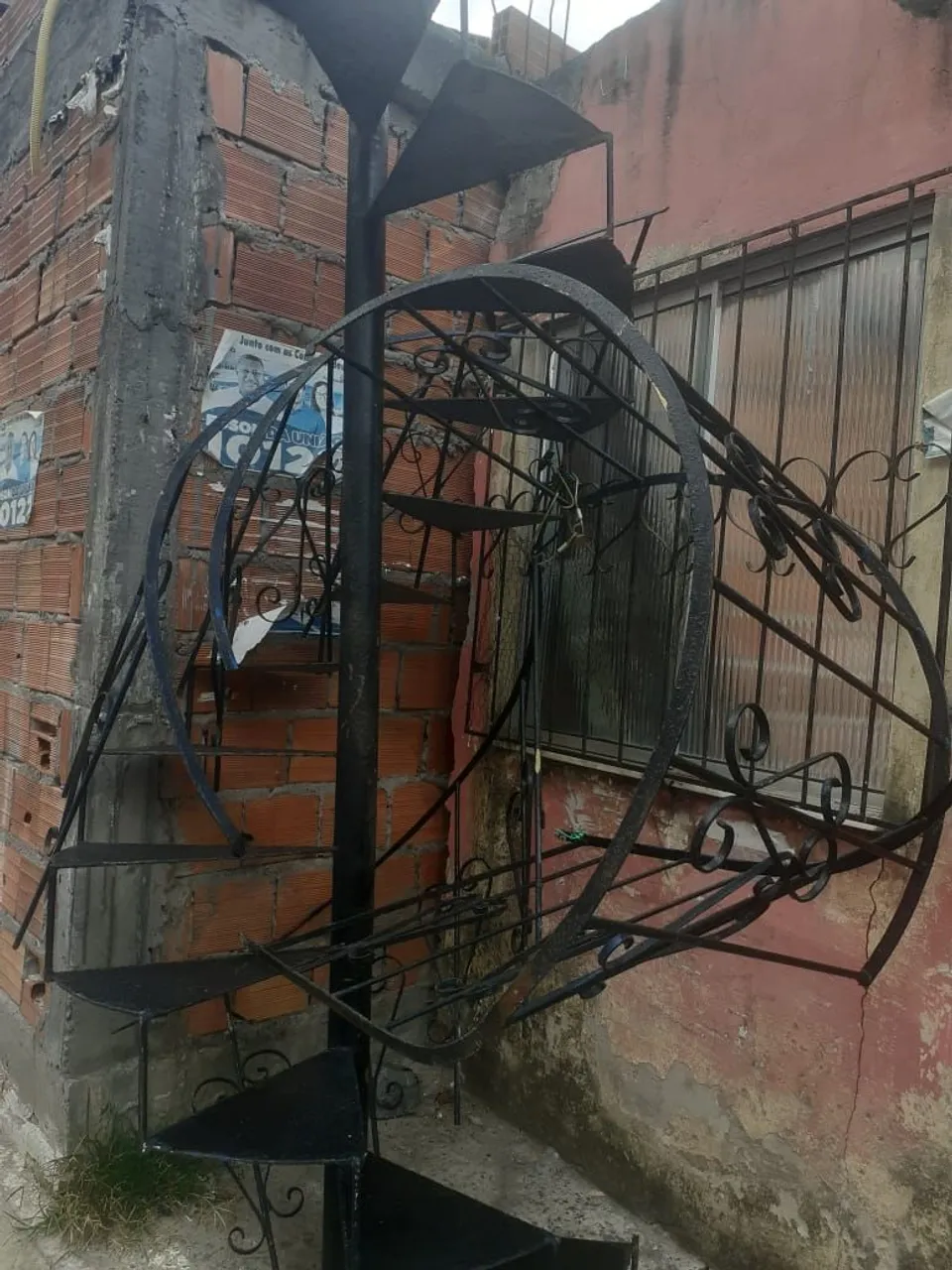 Escada caracol de ferro para área externa