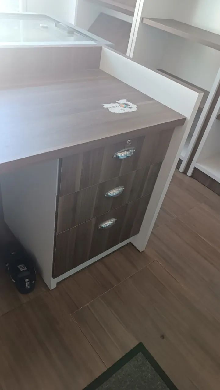 Mesa de Escritório com gaveteiro - MDF - Foto 2