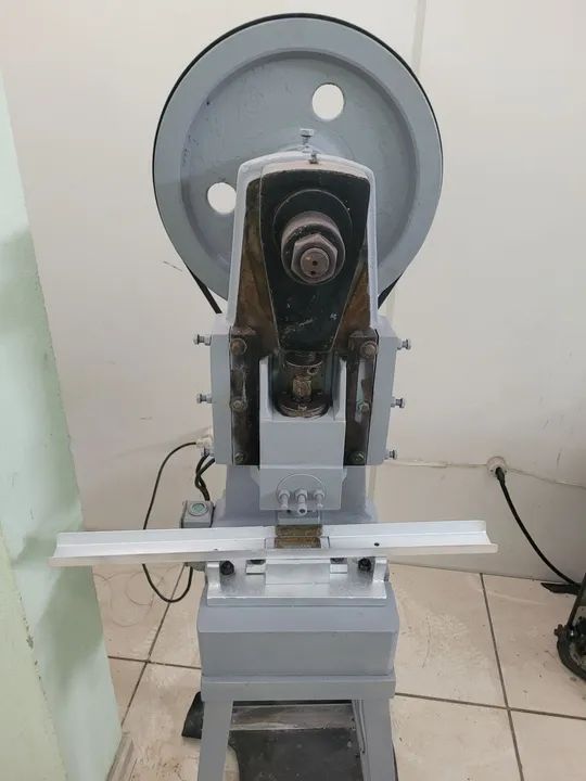 1- Prensa Pneumática - 2- Extrusora e 3-Batedeira Mistur. 4- Tanque Mistur. Inox 300l. - Foto 2