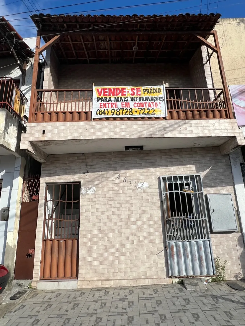 Vendo prédio na Rua Principal