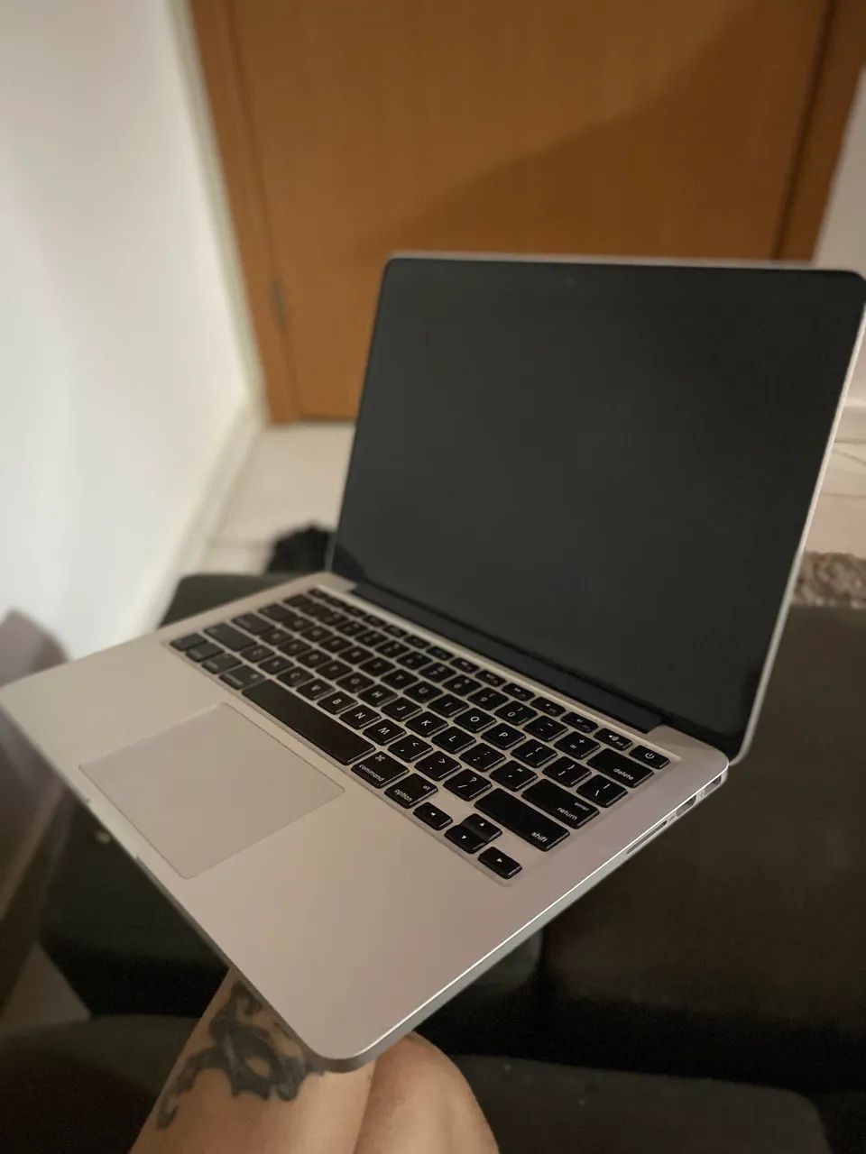 MacBook Pro 2015 in Pristine Condition, No Signs of Use64317758964098120