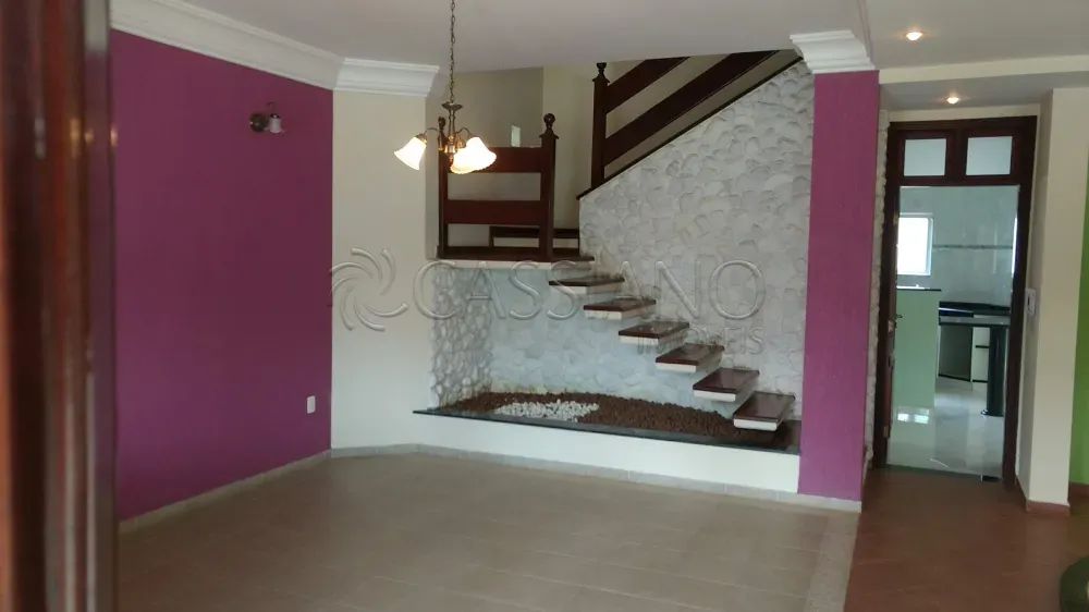 Sobrado à venda de 250m² | 03 dormitórios, sendo 01 suíte e 04 vagas de garagem | Condomín - Foto 2