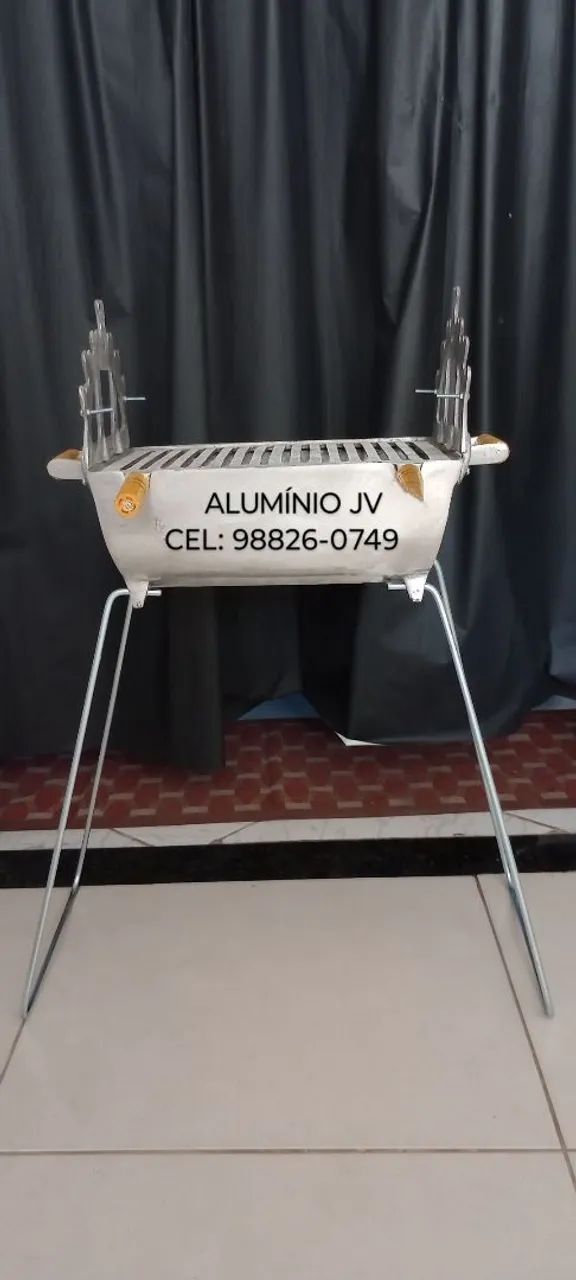 CHURRASQUEIRA GRANDE DE ALUMÍNIO COM SUPORTE LATERAL PARA ESPETO