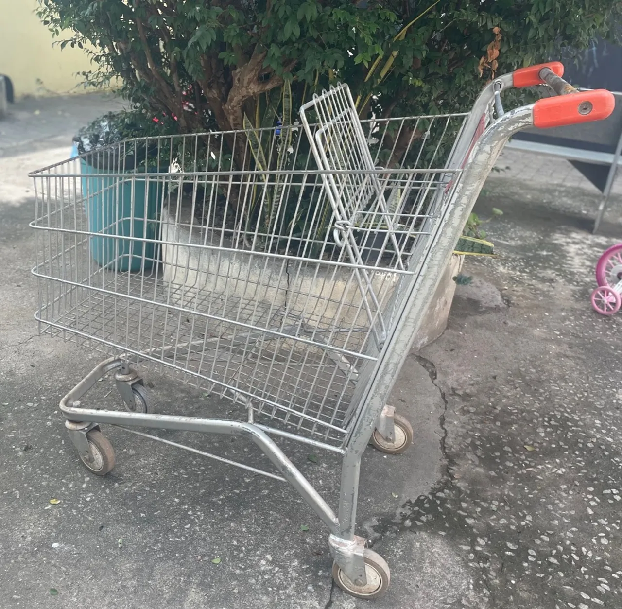 Carrinho de Compras Metálico - Ideal para Lojas e Supermercados