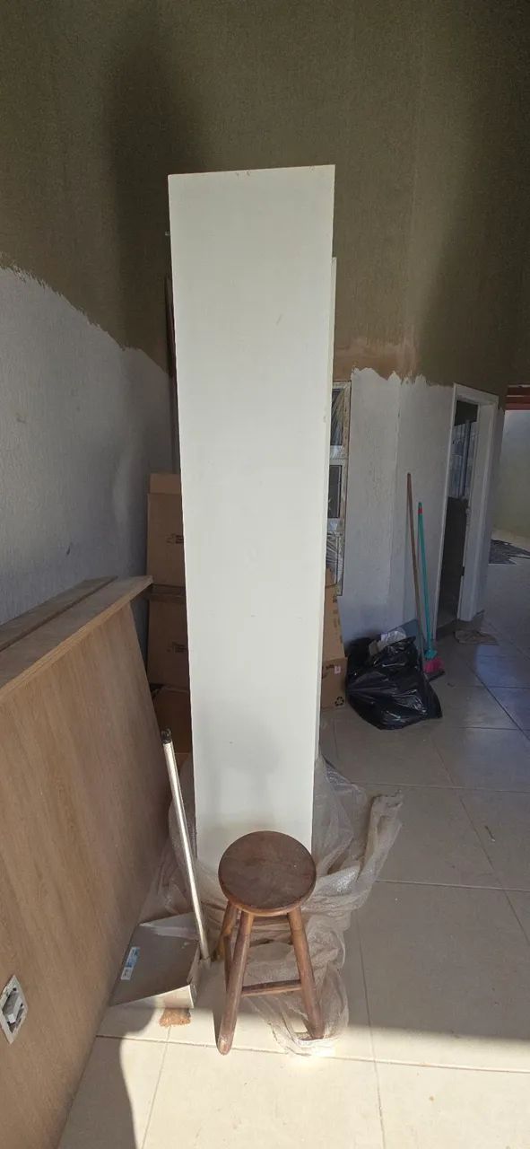Armário de Parede Branco com portas amadeiradas - Foto 5