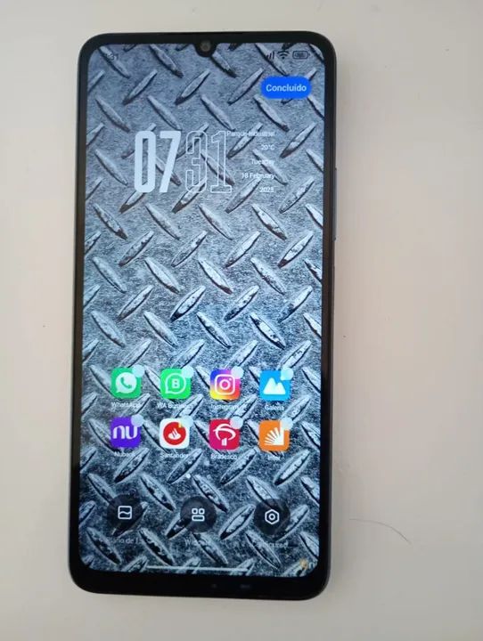 Smartphone Android com tela de 6.7 polegadas