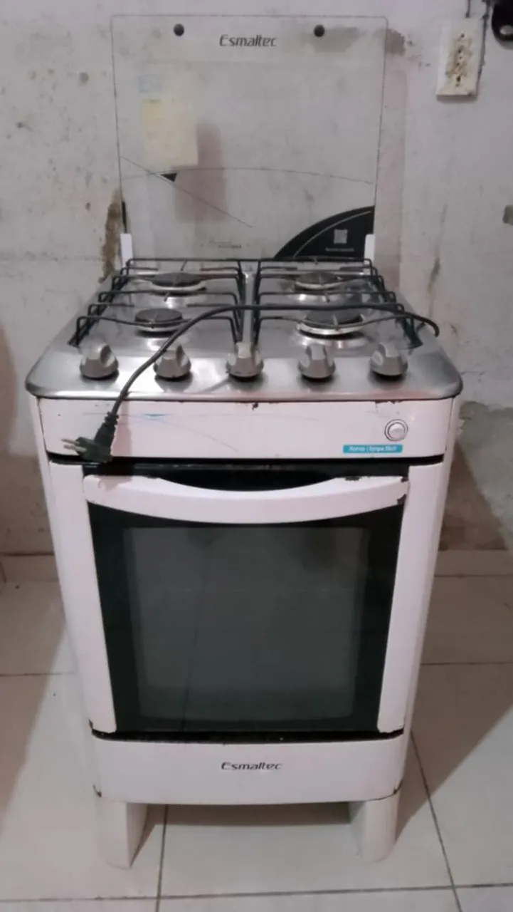 Fogão Esmaltec com 4 bocas