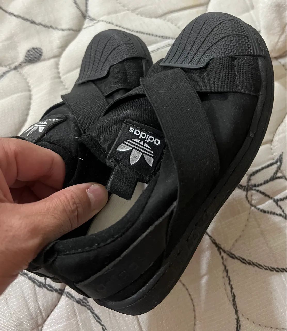 Tênis Adidas preto infantil em ótimo estado  - Foto 3