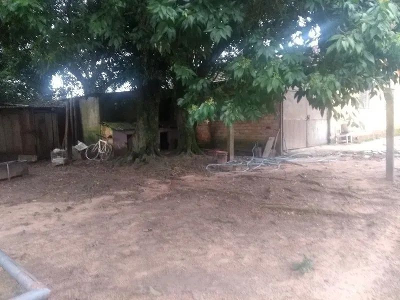 Belo terreno com 2 casas que podem servir para moradia, localizado no bairro Restinga, óti - Foto 2