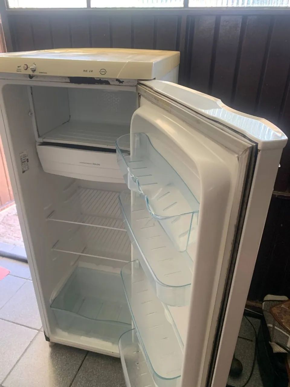 Geladeira Electrolux RE28 100% funcionando - Foto 2