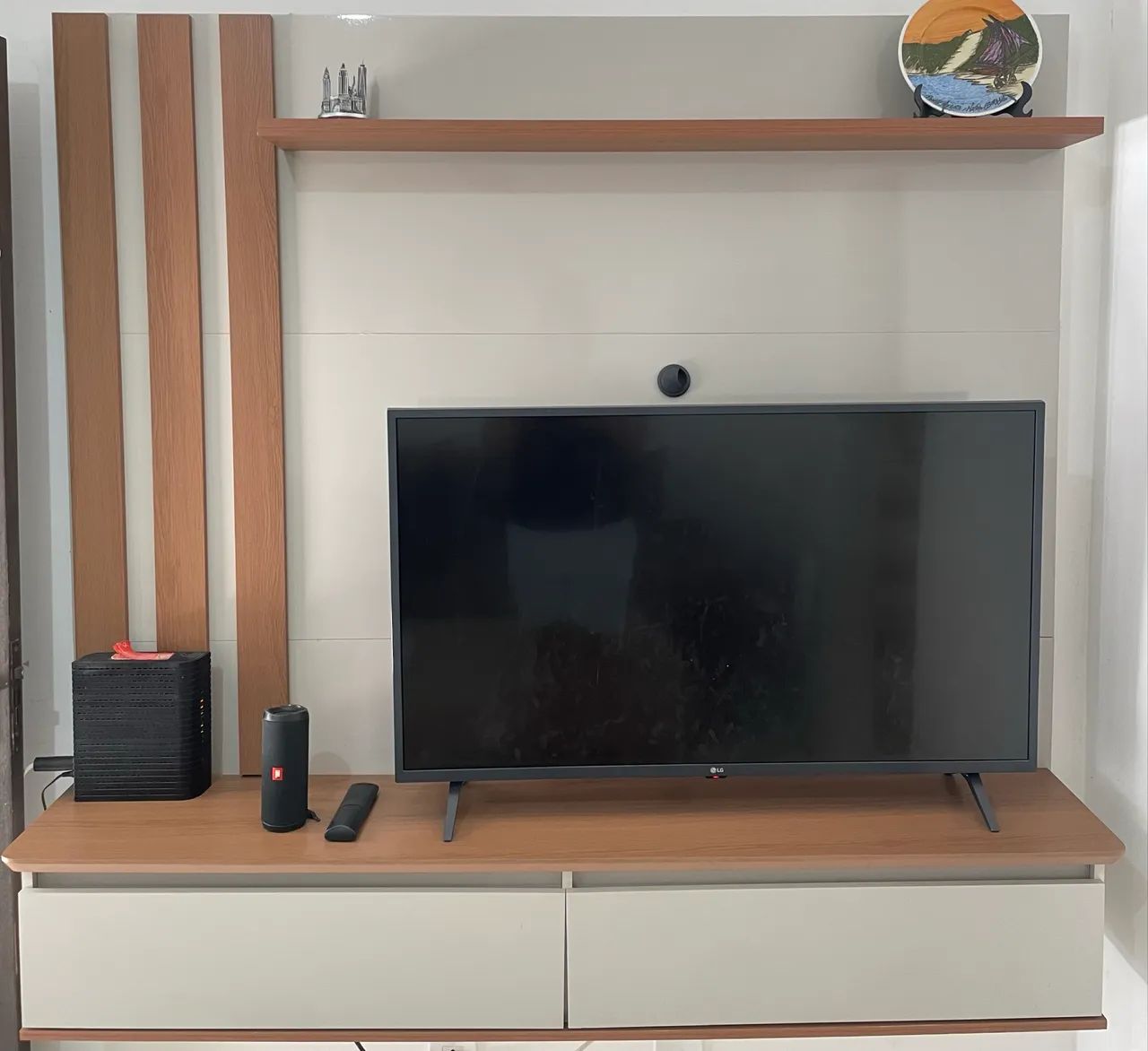 TV Panel437483407053301760