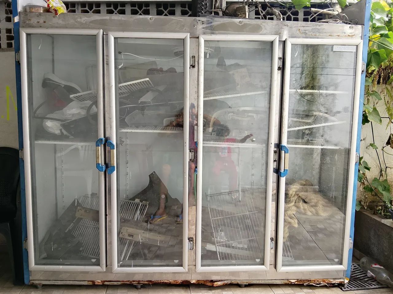expositor refrigerado comercial vertical de várias portas