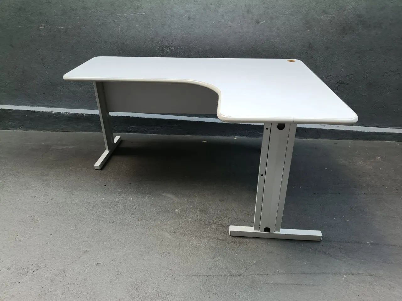 Mesa de escritório em L